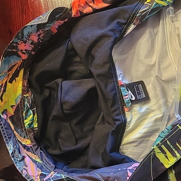 SOLD Nike Men's Sportswear NSW black rain jacket Palm Floral Print AR1598-386 - Picture 13 of 13
